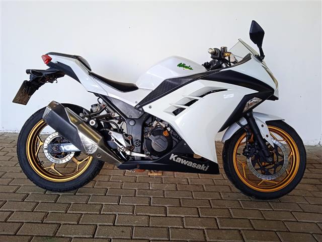 KAWASAKI NINJA 300 2015