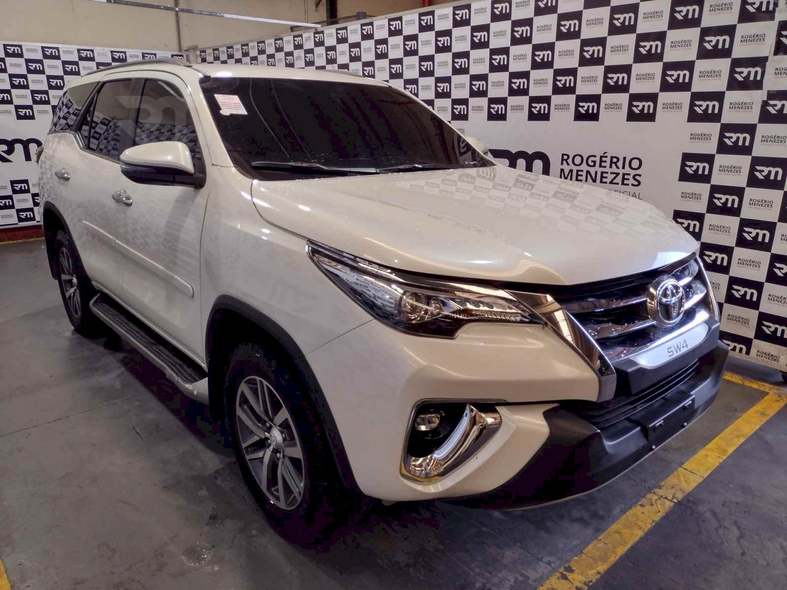 TOYOTA HILUX SW4 2020